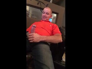 Str8 daddy jerking watching porn